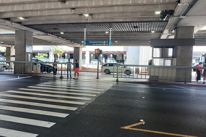 Airport Shuttle - HNL Airport to Waikiki - Special Items, Strollers, and Families: The Stuff You Should Confirm Now