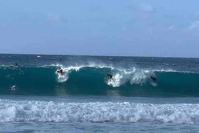 Beaches, Food & Aloha: Private Oahu Tour - Waikiki warm-up: famous beach facts, a surfer statue, and Kaimana’s calm