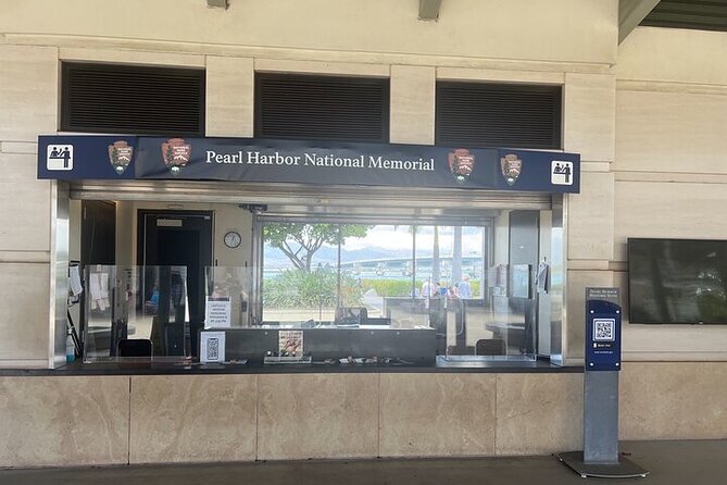 Half Day Pearl Harbor with USS Arizona Memorial and City Tour - Transportation, Timing, and Group Size on This 44-Person Tour