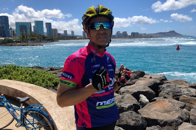 Historical Honolulu Bike Tour - Kaka’ako murals and Magic Island: art walls and a reclaimed-land lesson