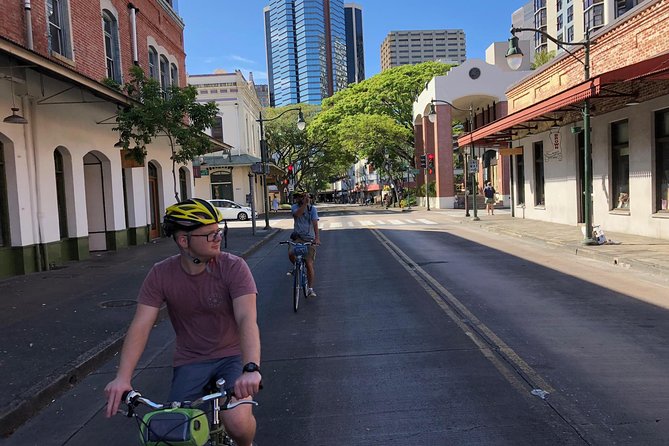 Historical Honolulu Bike Tour - From Kamehameha to Iolani Palace: royal and spiritual stops in one long string
