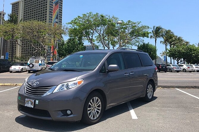 Honolulu Airport & Waikiki Hotels Private Transfer by Minivan (up to 5 people) - Flight tracking: the small detail that saves real stress
