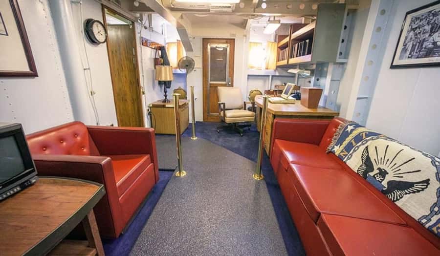 Honolulu: Battleship Missouri Memorial with Guide Option - Choosing Between the Included Tour and Captain’s Tour