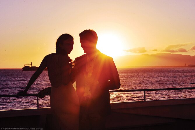 Honolulu: Pacific Star Sunset Dinner Cruise and Show - Friday upgrade: extra hour on the water and fireworks