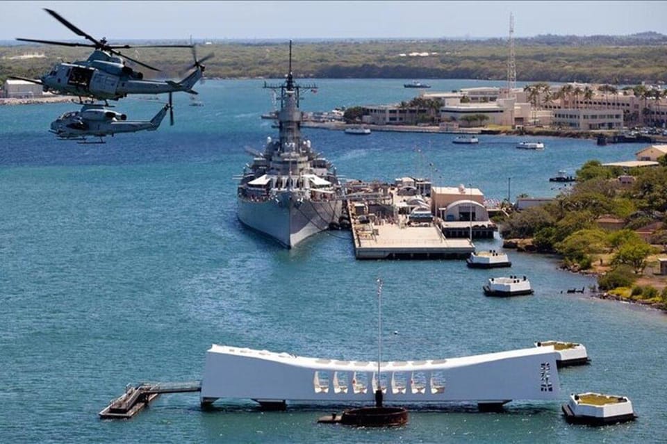 Honolulu: Pearl Harbor, USS Arizona and Battleship Missouri - Pairing USS Arizona and USS Missouri makes the story click