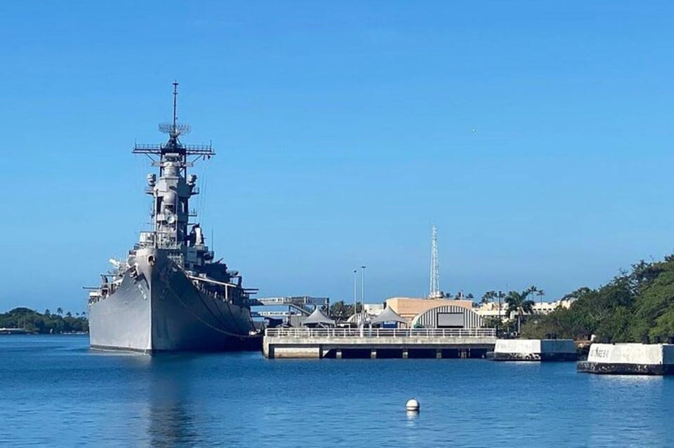 Honolulu: Pearl Harbor, USS Arizona and Battleship Missouri - USS Arizona Memorial: the boat ride that sets the tone