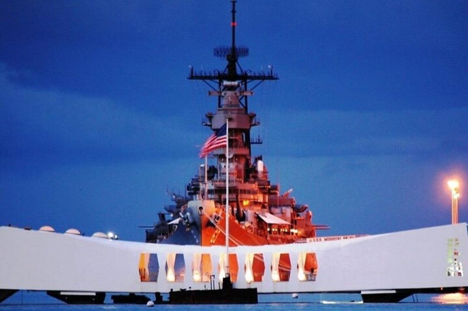 Honolulu: Pearl Harbor, USS Arizona and Battleship Missouri - Waikiki pickup and drop-off: convenience with a timing reality check