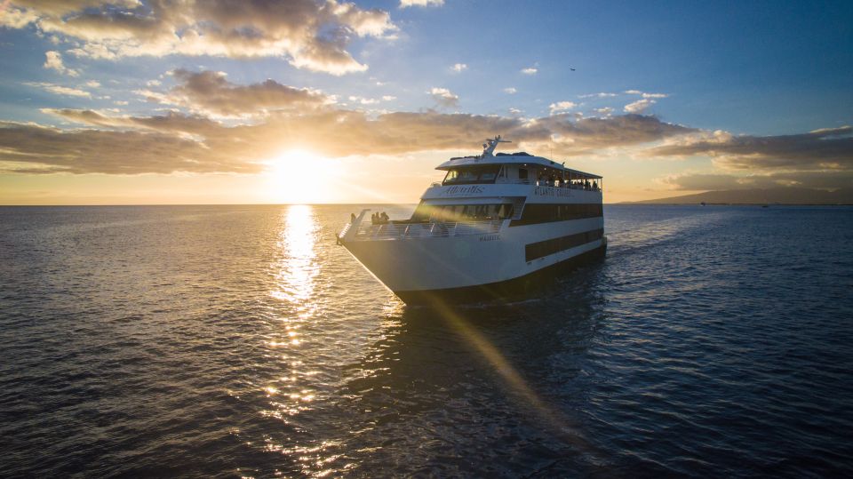 Honolulu: Waikiki Sunset and Cocktail Cruise - Sunset viewing: where to stand when the light turns magic