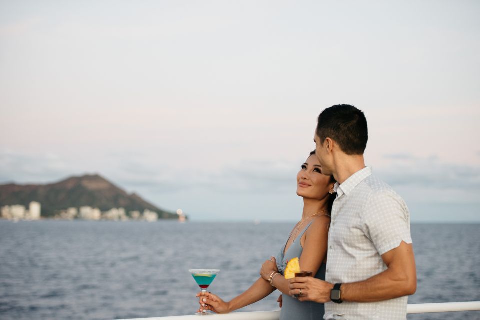 Honolulu: Waikiki Sunset and Cocktail Cruise - The photo moment: worth it if you like instant memories