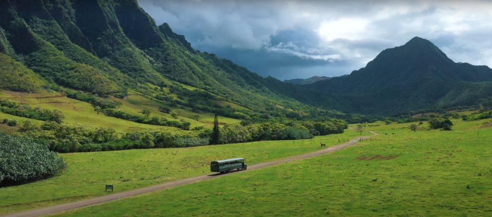 Kaneohe: Kualoa Ranch Hollywood Film Locations Tour by Bus - Props and memorabilia: the stuff that makes scenes feel real