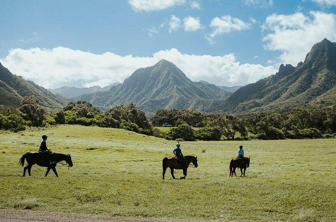 Kualoa Ranch - Horseback Walking Tour - Ka’a’awa Jurassic Valley: seeing film locations without the crowds
