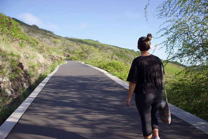 Makapu’u Lighthouse Trail and Shuttle Service - Guides and the small extras: why the price feels fair