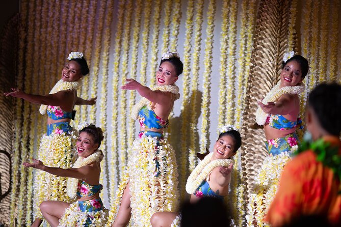 Nā Lei Aloha, A Waikīkī Lū'au - The Main Event: Mele, Oli, and Hula With Lei-Centered Storytelling