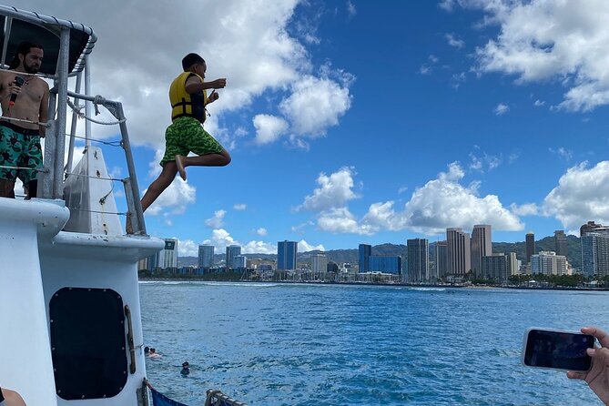 Oahu 5-in-1 Deluxe Cruise: Turtle Snorkeling & Ocean Activities - Kayaks and paddleboards: calm water, but there’s a boundary