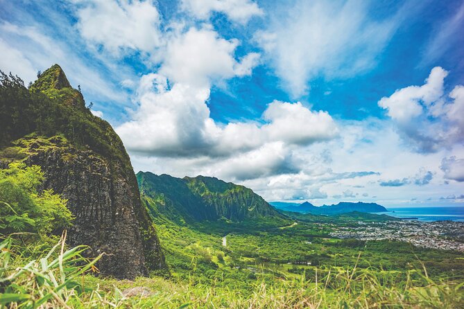 Oahu Deluxe Grand Circle Island Tour - Diamond Head, Kahala, and the Halona Blowhole: The Best Ocean Drama Per Hour