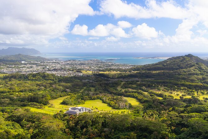 Oahu Grand Circle Island and Haleiwa Tour: 9-Hr Deluxe Experience - What makes the ride feel special: Marlon, Lola, and Tony-style storytelling
