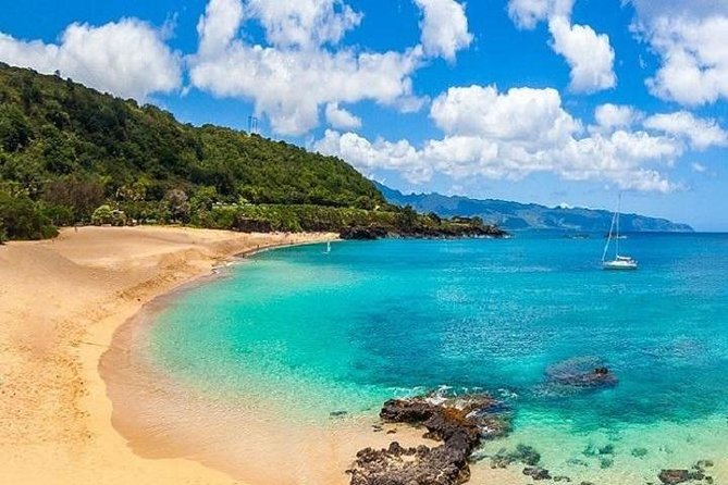 Oahu Grand Circle Island Experience from Waikiki - East Coast Shock and Awe: Halona Blowhole, Makapu’u, and the Surf-Spot Drive-By