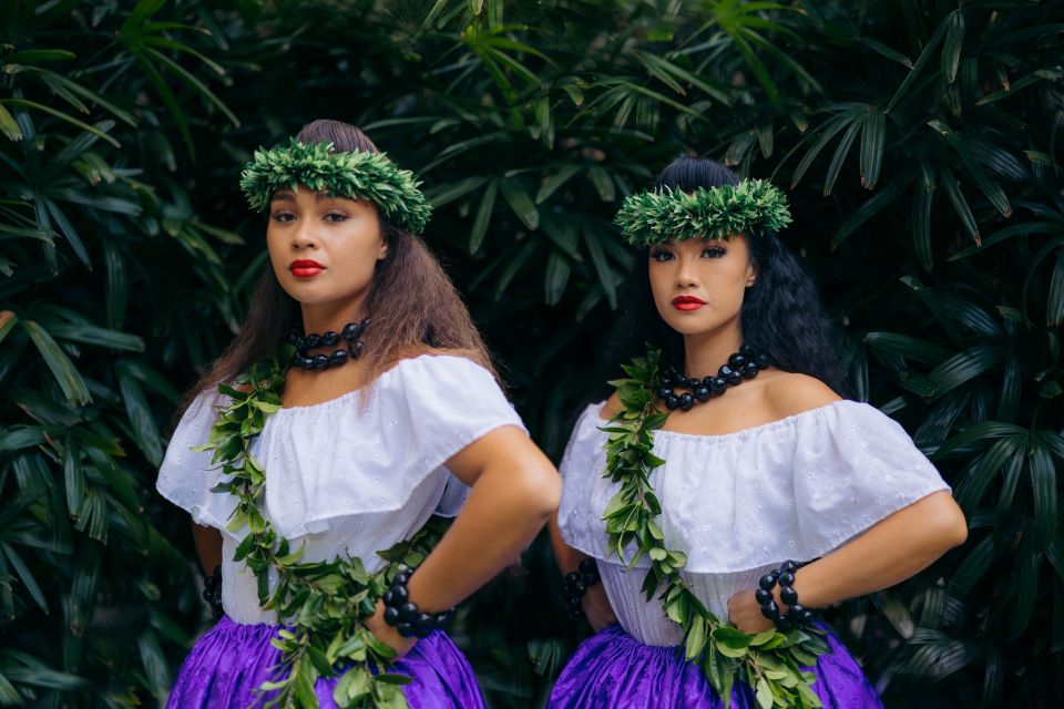 Oahu: Pa'ina Luau Waikiki at Waikiki Beach Marriott Resort - Hula with meaning: Queen Liliʻuokalani and an original hula show