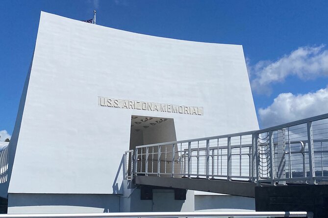 Oahu: Pearl Harbor USS Arizona Memorial Small Group Tour - Downtown Honolulu: Iolani Palace and King Kamehameha in a single stop