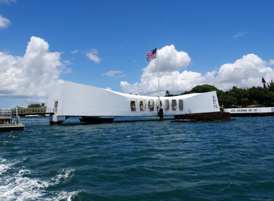 Oahu: Pearl Harbor, USS Arizona, Might Mo, & Honolulu Tour - A full-day story: from USS Arizona to Honolulu’s main icons