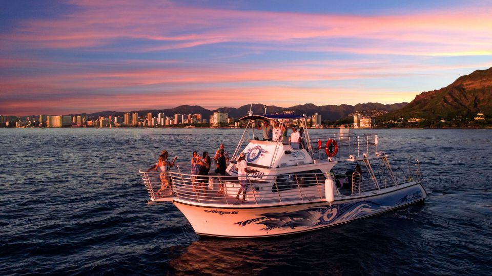 Oahu: Premium Waikiki Sunset Party Cruise with Live DJ - Dancing and chilling: what the party vibe really means