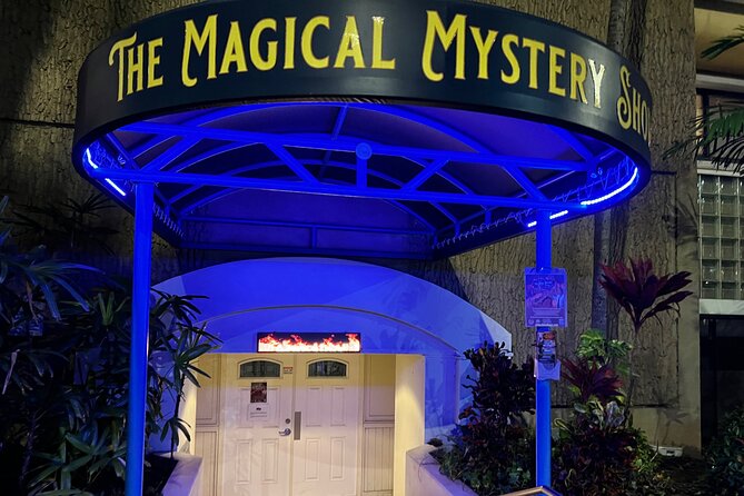 Oahu: The Magical Mystery Show! at Hilton Waikiki Beach Hotel - What Happens Before the Show: Small Details That Set the Mood