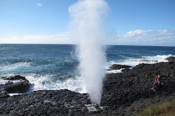 Oahu Ultimate Circle Island Tour Full Day Experience - Ka’iwi Shoreline and Rabbit Island: the ocean show between bigger attractions