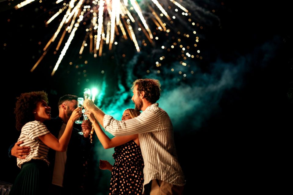 Oahu: Waikiki Friday Fireworks Cruise with Snacks and Drinks - The BYOB-friendly setup: how to plan your snacks and drinks