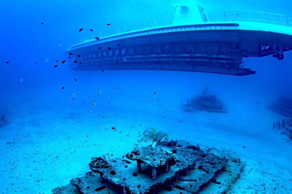 Oahu: Waikiki Submarine Tour - The Guides and Commentary: Where the Experience Gets Its Spark