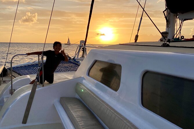 Oahu's Waikiki Coast: Moana’s Sunset Cocktail Sail - Drinks and comfort: what $89.99 really buys