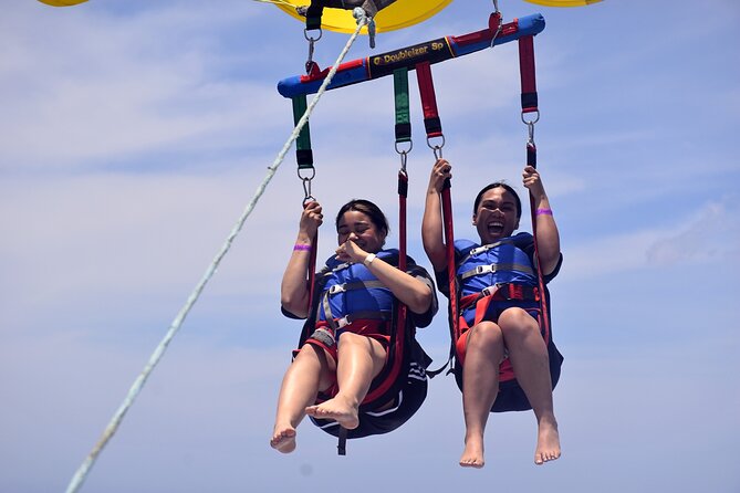 Parasailing in Waikiki from Oahu Hawaii - The boat ride along the coast: Waikiki Beach, Diamond Head, and more