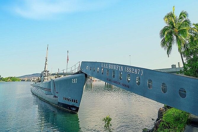 Pearl Harbor & Mini Circle Island Tour from Waikiki - Dole Plantation: quick souvenirs and Rainbow Eucalyptus time