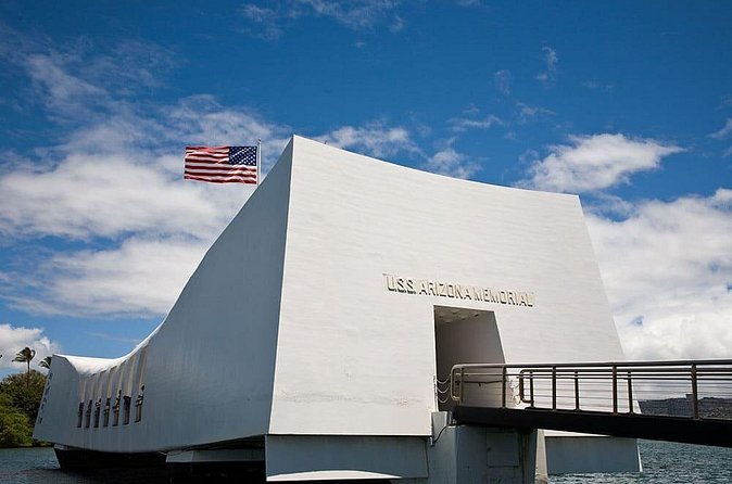 Pearl Harbor, National Memorial Cemetery and Honolulu City Tour - Pearl Harbor Visitor Center: what you actually need to see