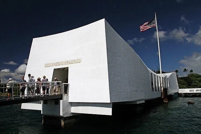 Pearl Harbor USS Arizona Memorial & Battleship Missouri - What the guide brings to the experience