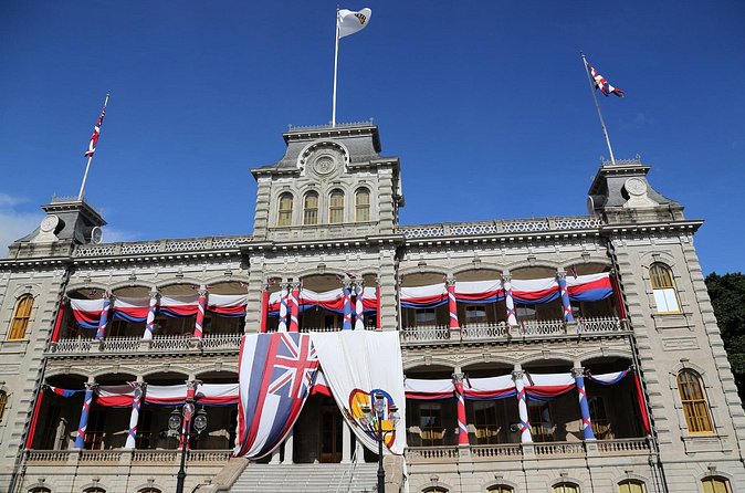 Pearl Harbor with USS Arizona and Hawaiian Kingdom History Tour - Downtown Honolulu’s kingdom-era icons: Iolani Palace and King Kamehameha Statue