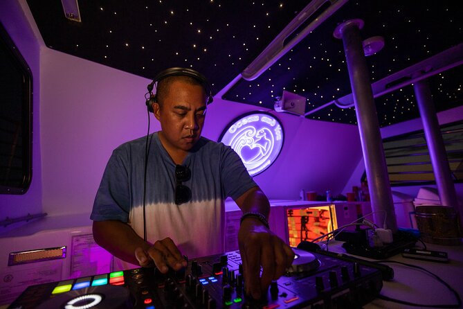 Premier Waikiki Sunset Party Cruise with Live DJ and Full Bar - Waikiki at Golden Hour, With a DJ Turning It Up