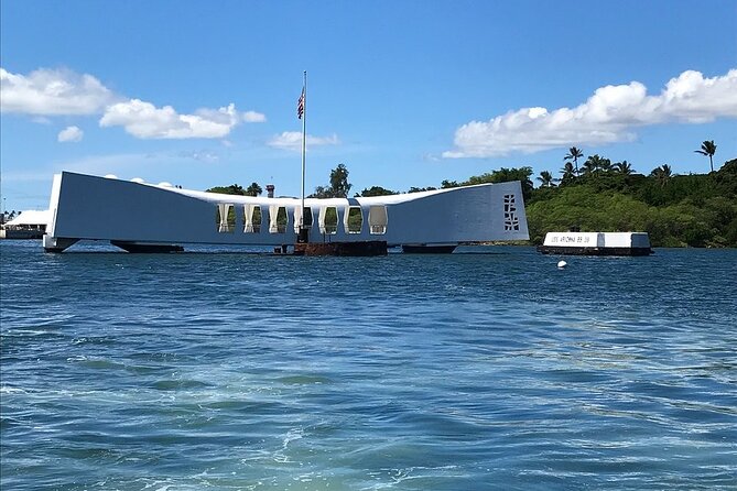 Private Pearl Harbor and Honolulu City Tour - Hawaii State Capitol and the people behind the building