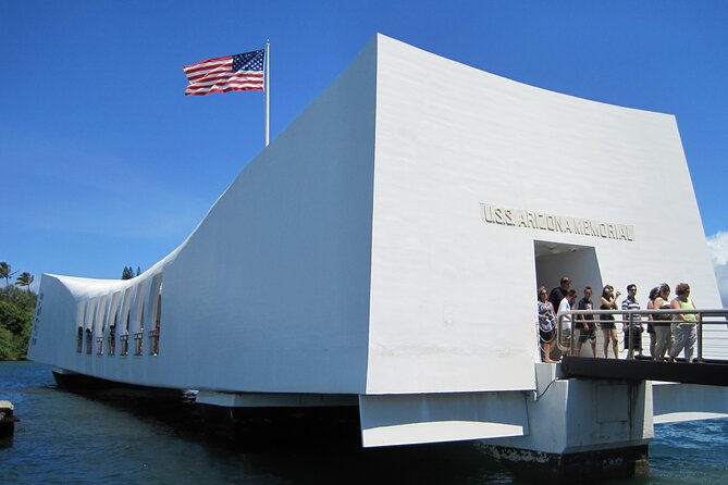 Roundtrip Shuttle from Waikiki-Pearl Harbor National Memorial - Waikiki to Pearl Harbor: what this shuttle actually solves