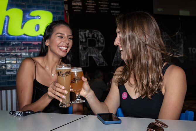 Sips & Secrets of Hawaii Pub Crawl - The middle stops: keep an eye on variety and atmosphere
