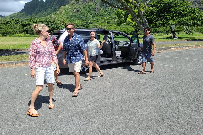 Skip the Crowds: Secret Oahu Half Circle Tour with a Local - Kahala neighborhood drive: seeing how the island lives