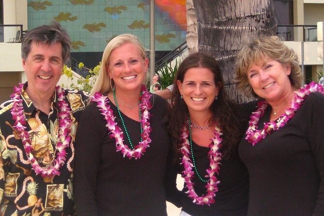 Traditional Airport Lei Greeting on Honolulu Oahu - Aloha at HNL: why a lei greeting makes the airport feel smaller