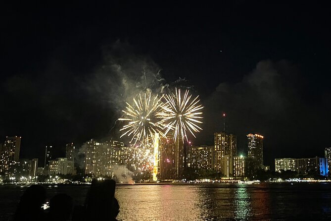 Waikiki: Friday Night Fireworks Catamaran Cruise - Capacity and Comfort: Great for Views, Not Always for Space