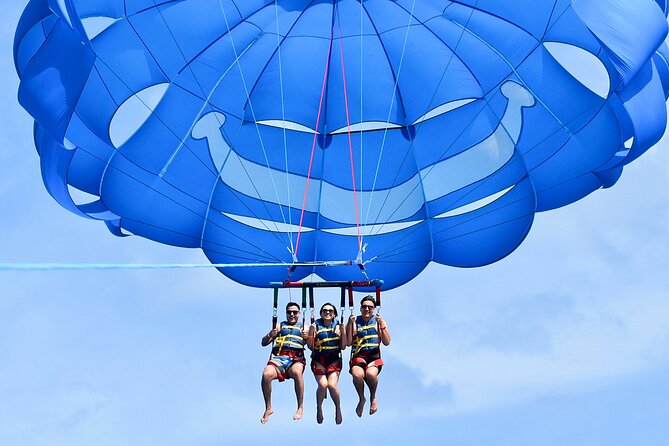 Waikiki: Parasailing in Hawaii - Why Waikiki parasailing hits different over the coastline