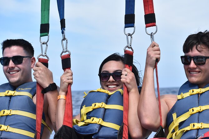 Waikiki: Parasailing in Hawaii - Photos on the water: worth it, but plan for the format