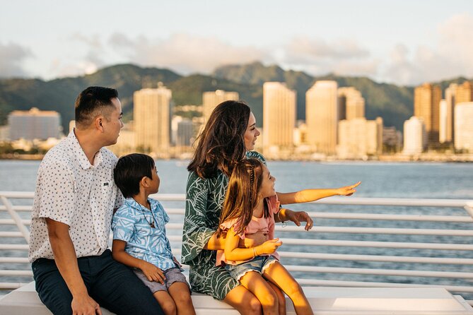 Waikiki Sunset Cocktail Cruise aboard the Majestic by Atlantis - The bar experience: welcome drink, then order your own route
