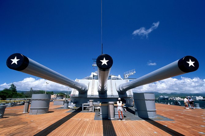 WWII Pearl Harbor Heroes Deluxe Tour - Stop 1: Pearl Harbor National Memorial and the attack story